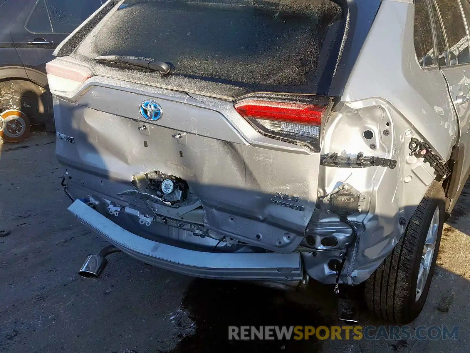 9 Photograph of a damaged car JTMRWRFV7KD501573 TOYOTA RAV4 2019