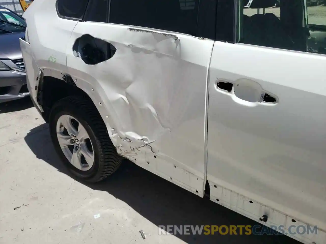 9 Photograph of a damaged car JTMRWRFV8KD036432 TOYOTA RAV4 2019