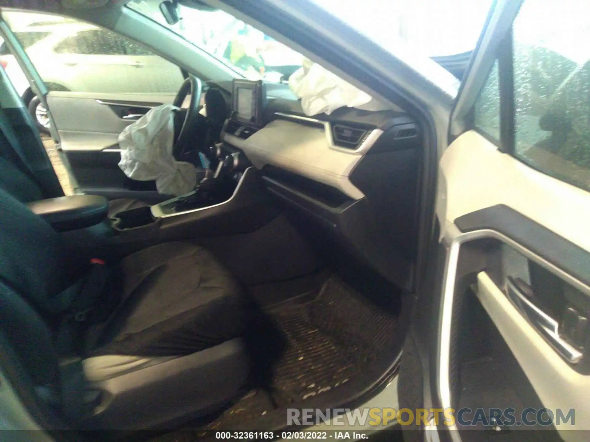 5 Photograph of a damaged car JTMRWRFV9KD009675 TOYOTA RAV4 2019