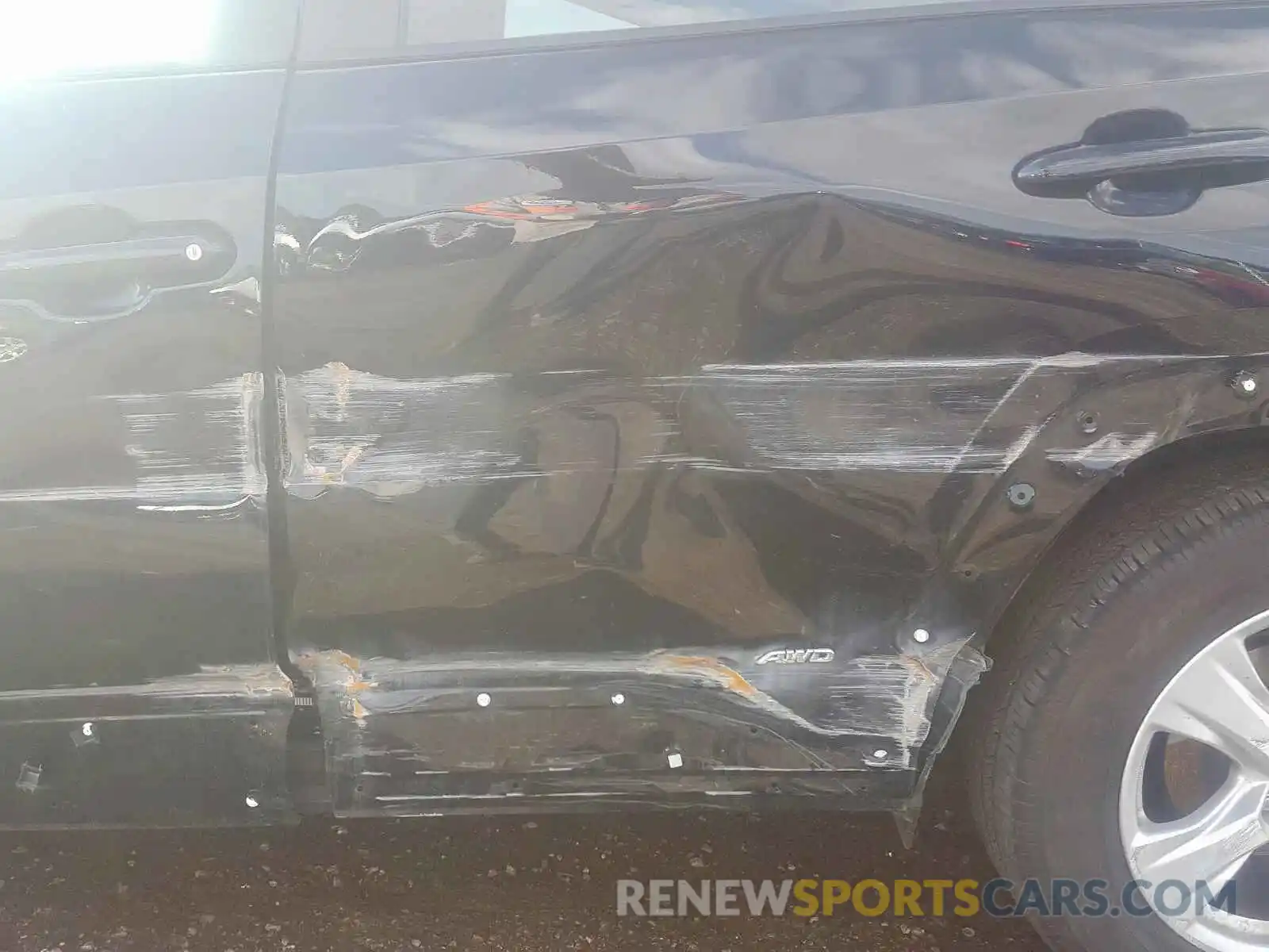 9 Photograph of a damaged car JTMRWRFV9KD010700 TOYOTA RAV4 2019