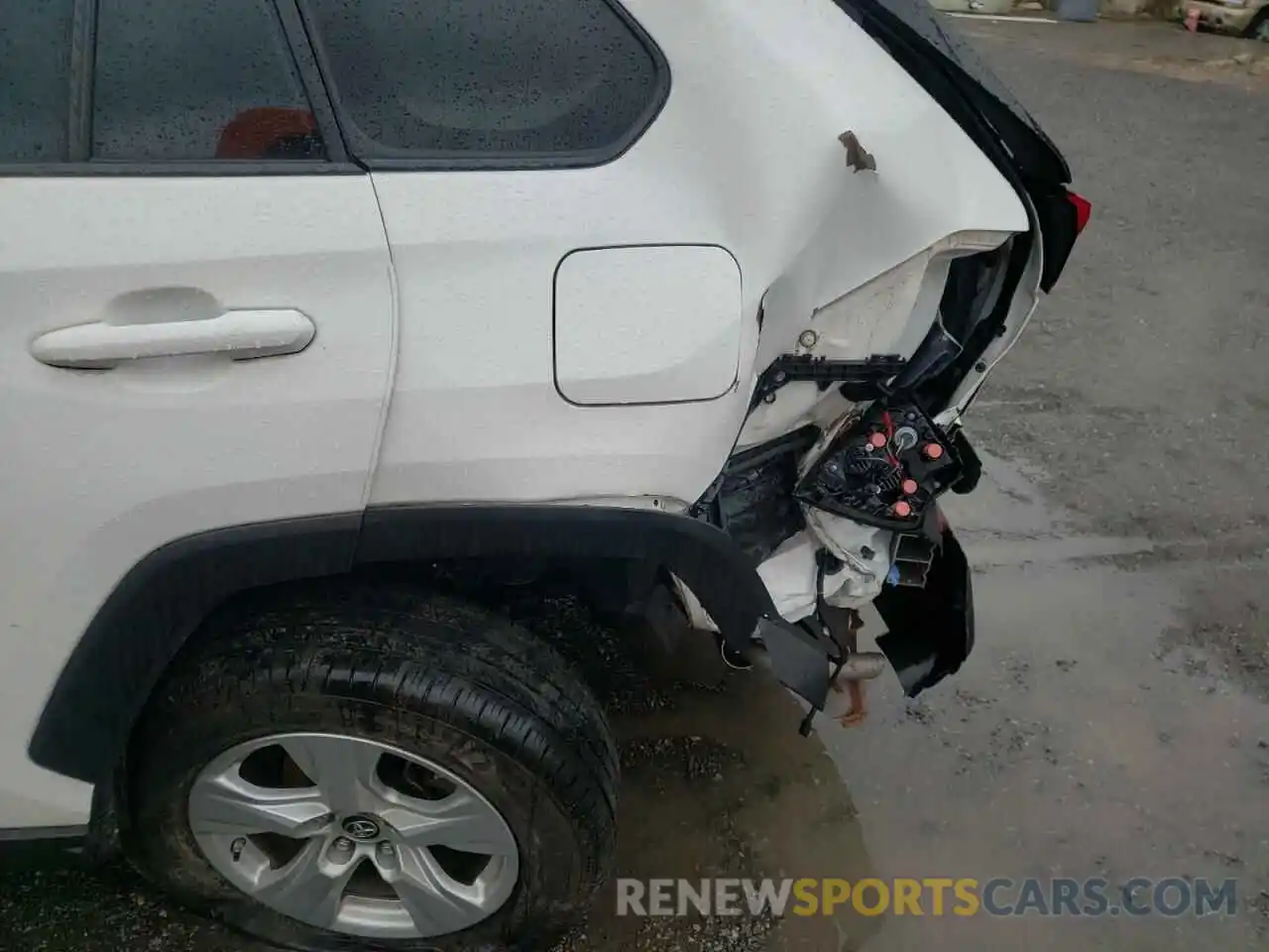 9 Photograph of a damaged car JTMRWRFV9KD012351 TOYOTA RAV4 2019