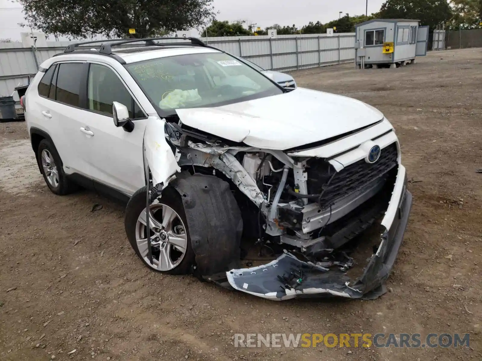 1 Photograph of a damaged car JTMRWRFV9KD013208 TOYOTA RAV4 2019