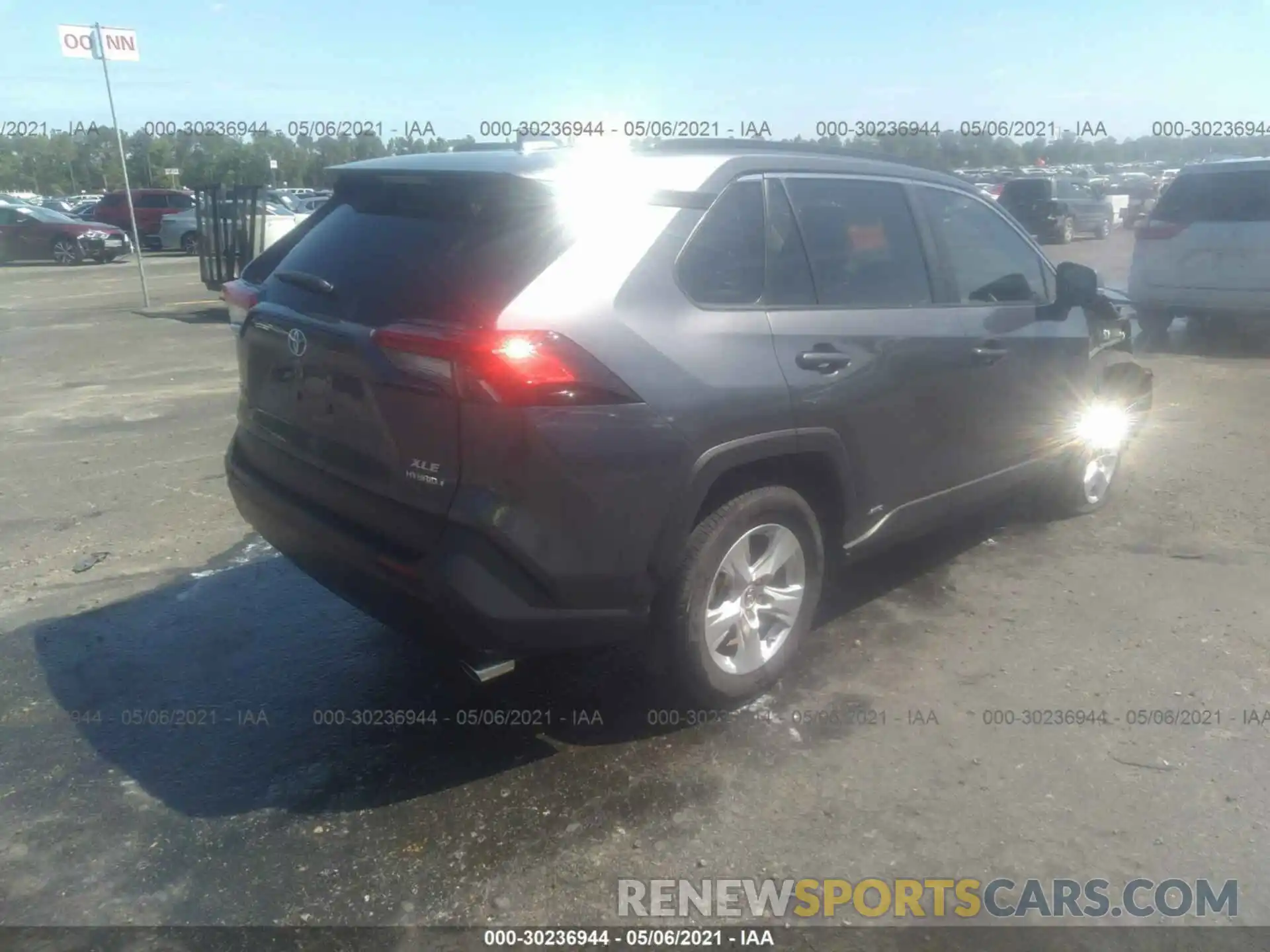 4 Photograph of a damaged car JTMRWRFV9KD505625 TOYOTA RAV4 2019