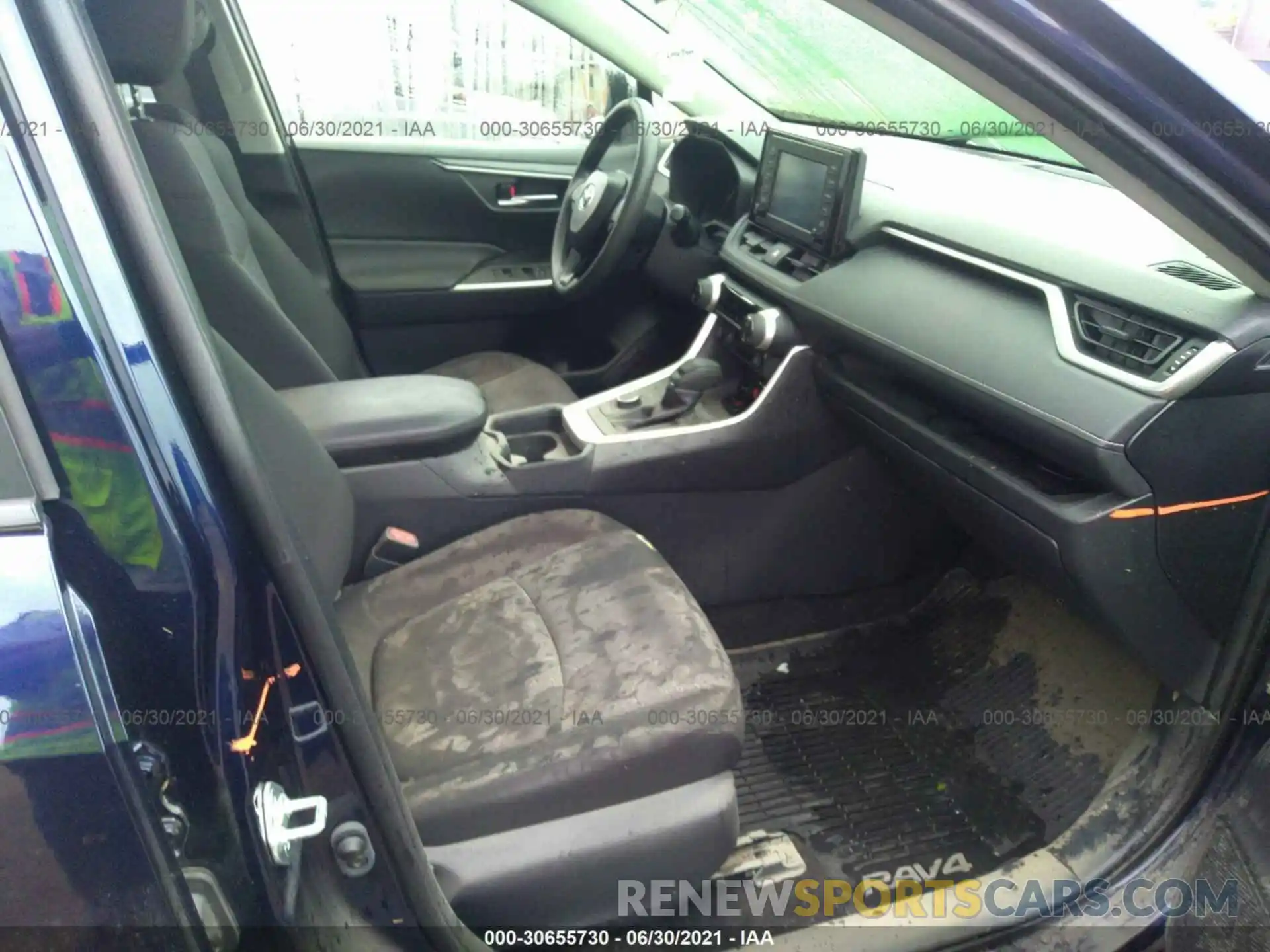 5 Photograph of a damaged car JTMRWRFV9KJ019737 TOYOTA RAV4 2019