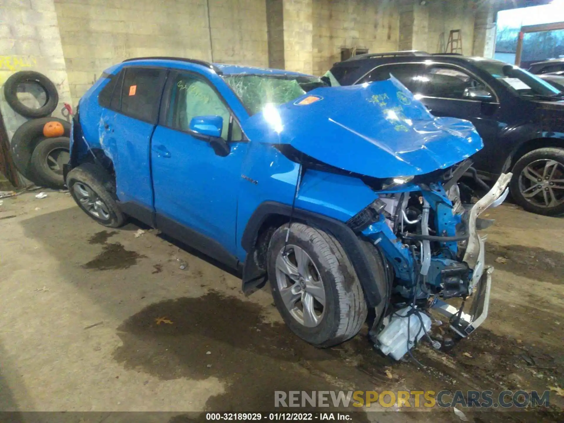 1 Photograph of a damaged car JTMRWRFVXKD016991 TOYOTA RAV4 2019