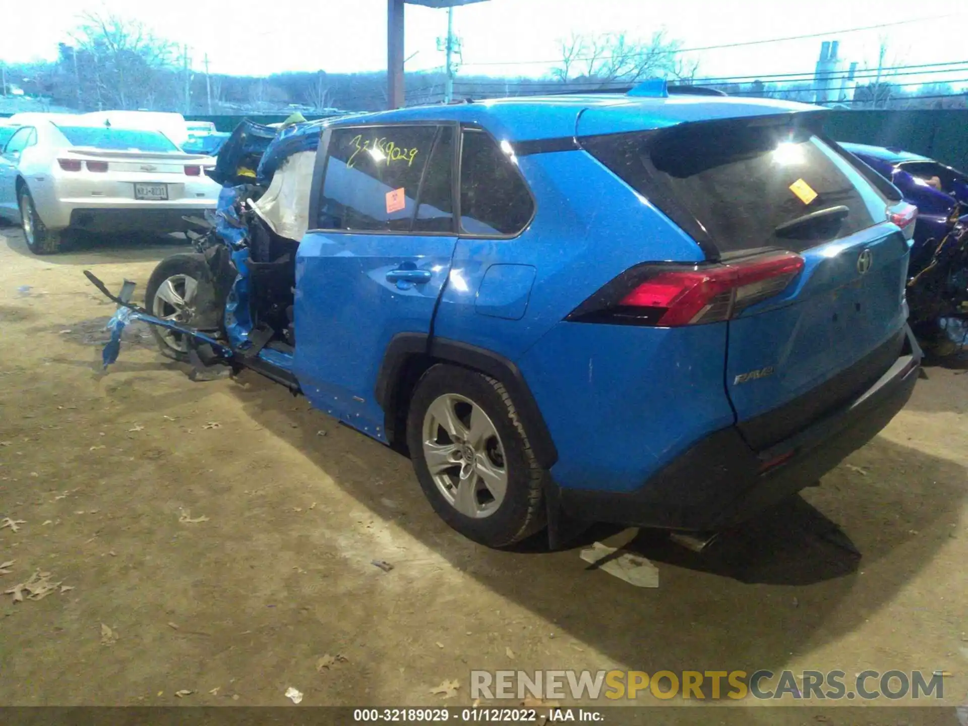 3 Фотография поврежденного автомобиля JTMRWRFVXKD016991 TOYOTA RAV4 2019