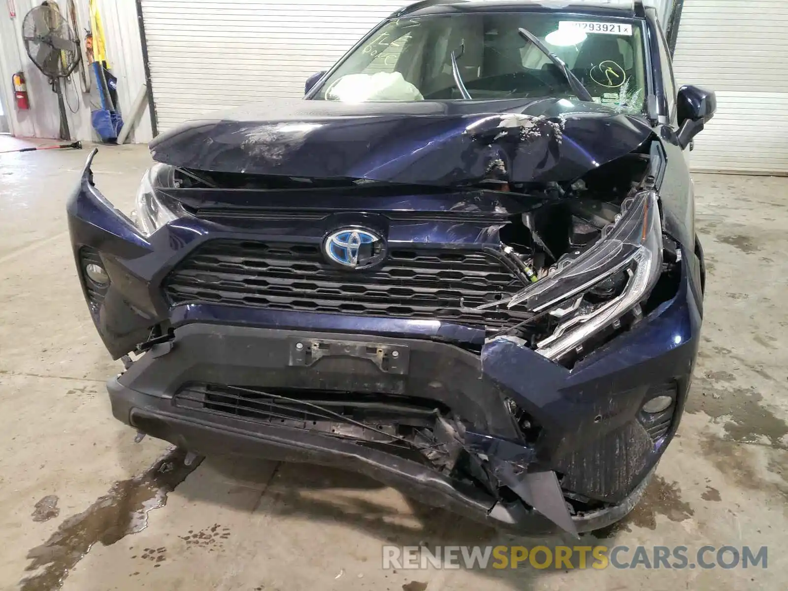 9 Photograph of a damaged car JTMRWRFVXKD035170 TOYOTA RAV4 2019