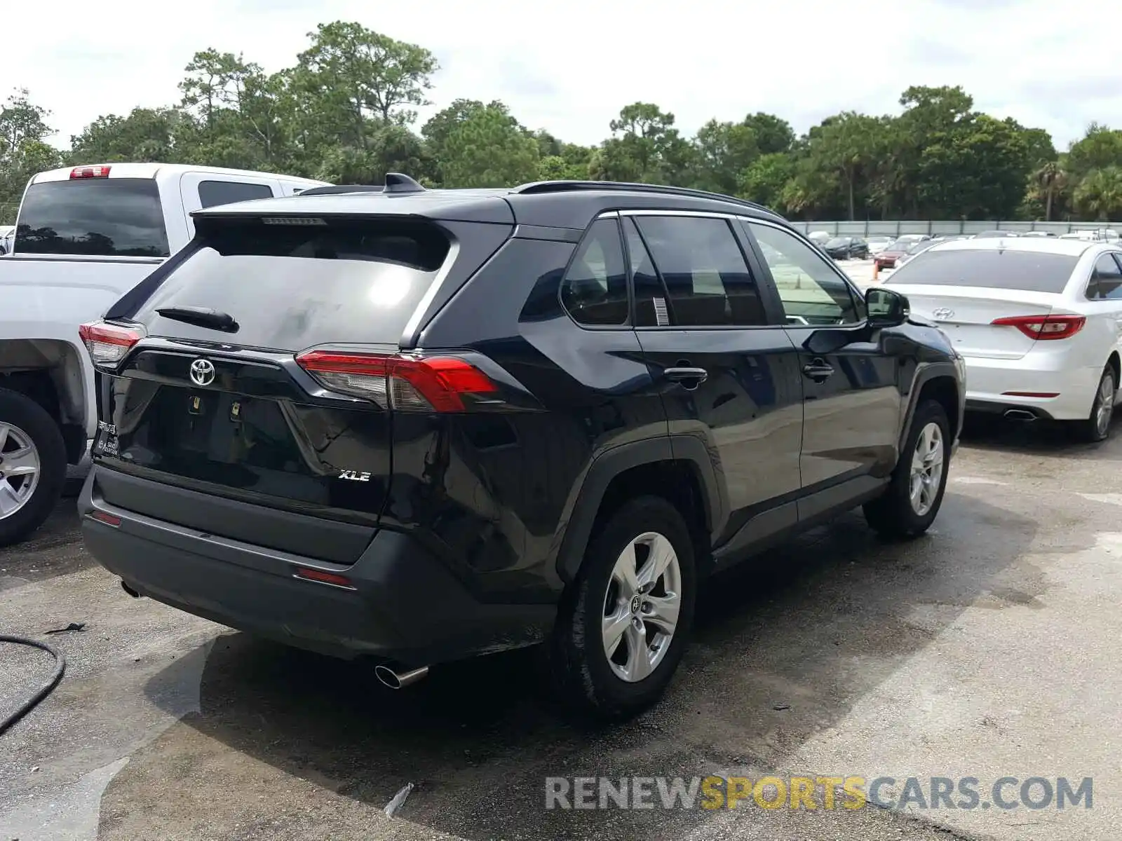 4 Photograph of a damaged car JTMW1RFV0KD011610 TOYOTA RAV4 2019