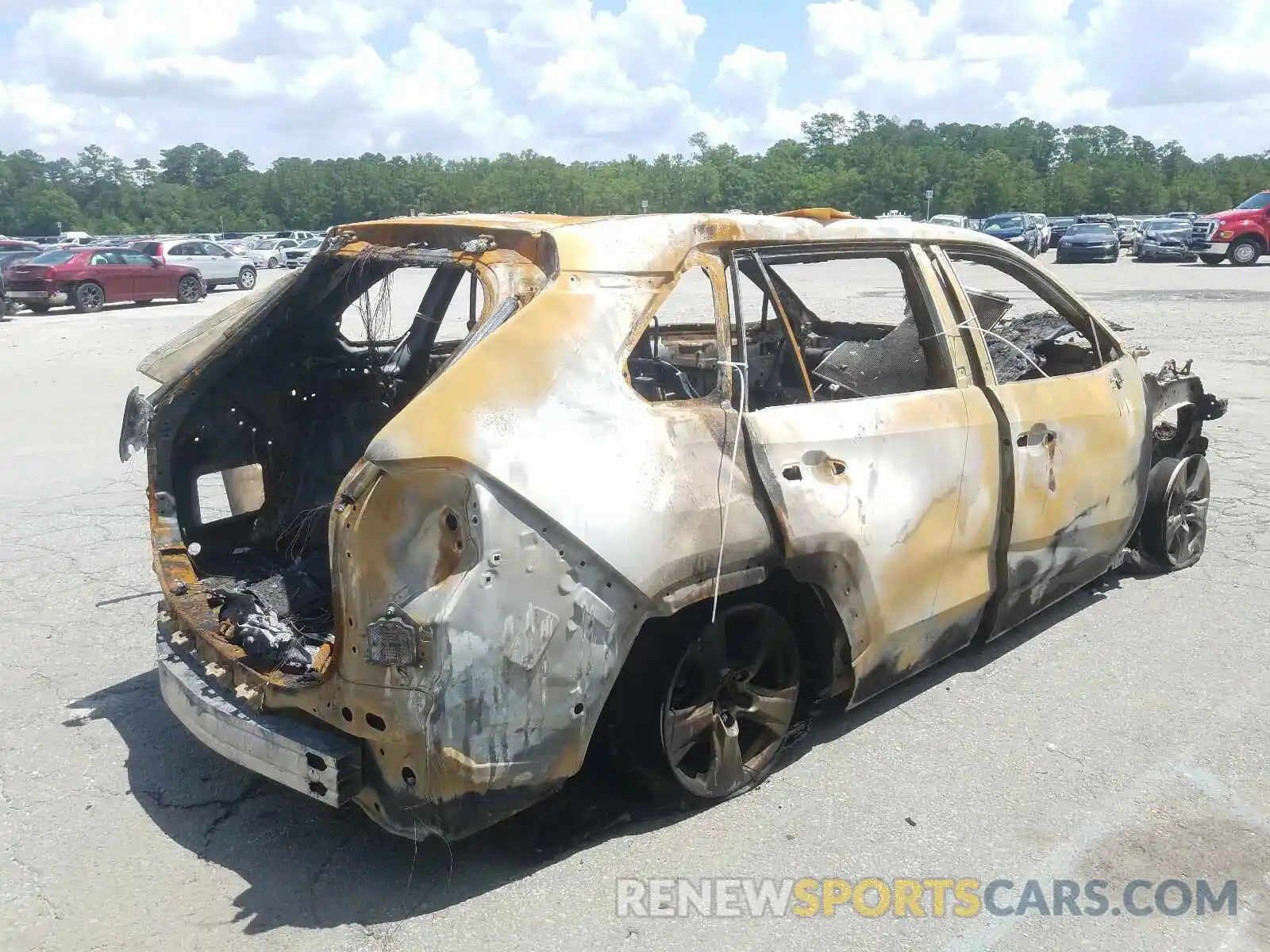 4 Photograph of a damaged car JTMW1RFV0KD016645 TOYOTA RAV4 2019