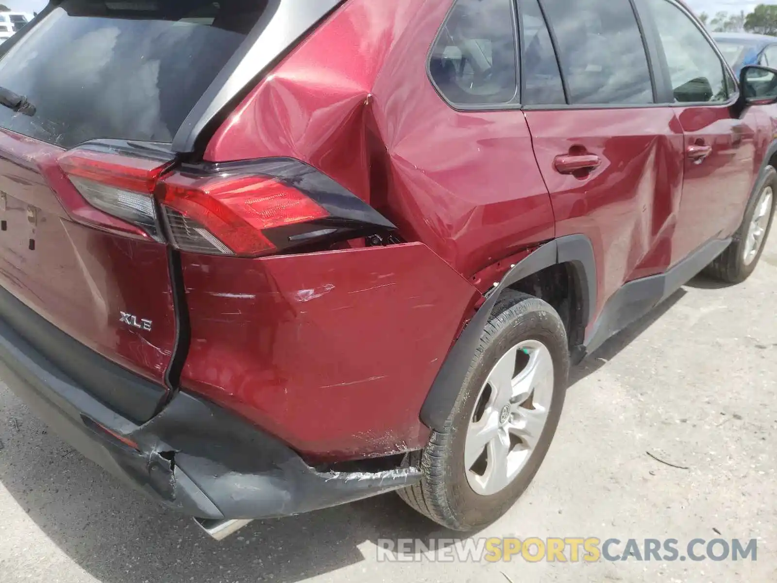 9 Photograph of a damaged car JTMW1RFV1KD010580 TOYOTA RAV4 2019