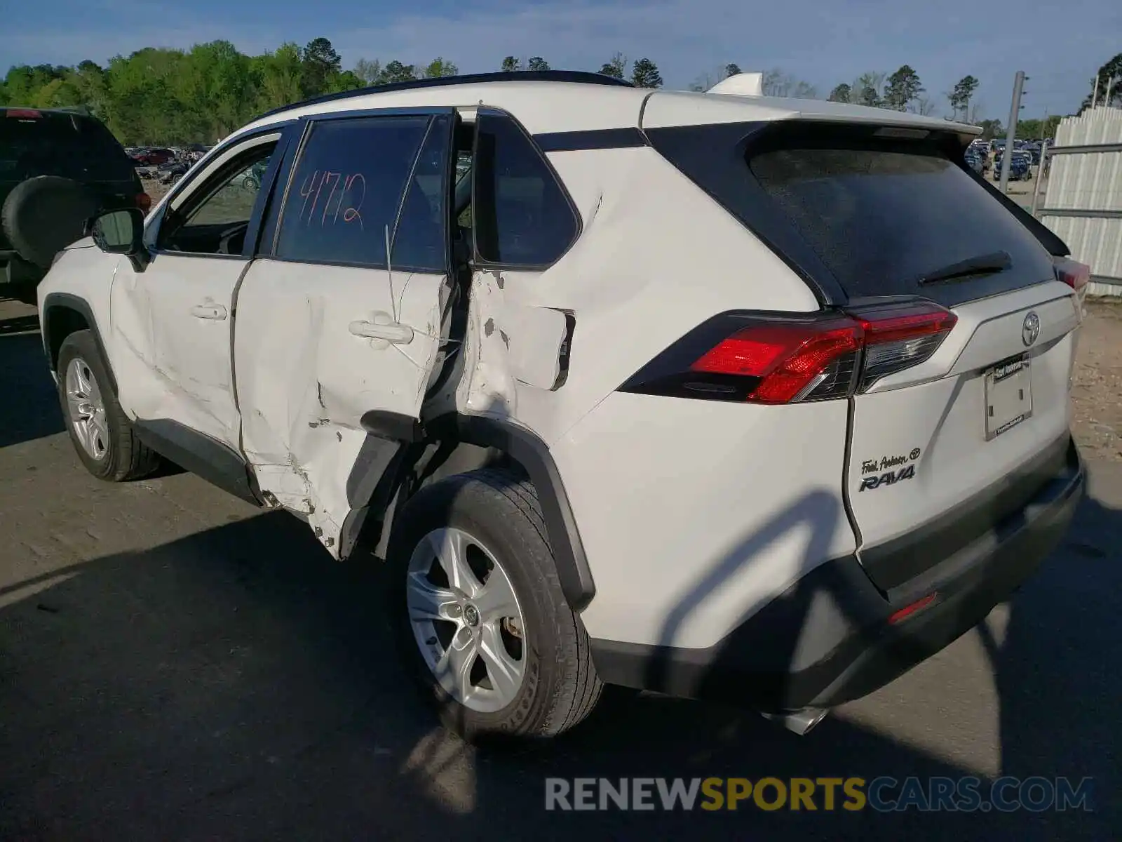 3 Photograph of a damaged car JTMW1RFV1KD022101 TOYOTA RAV4 2019