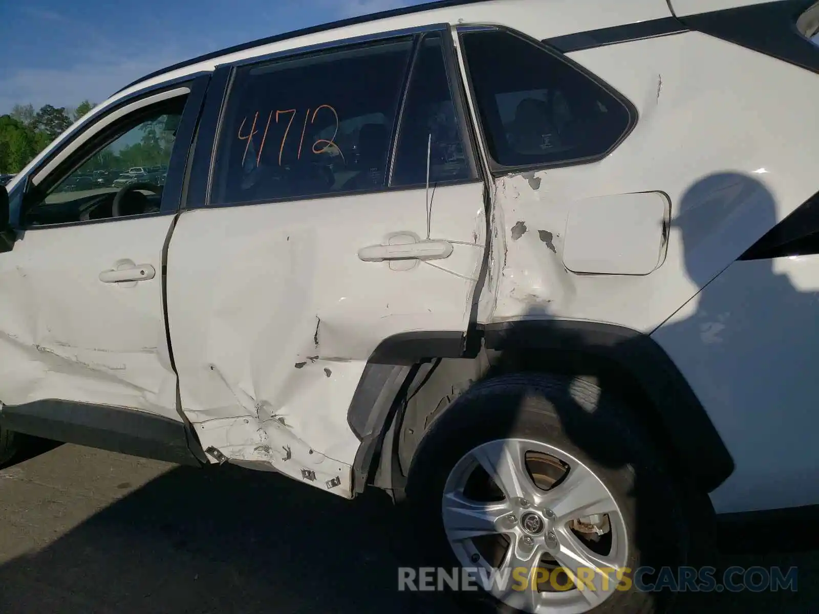 9 Photograph of a damaged car JTMW1RFV1KD022101 TOYOTA RAV4 2019