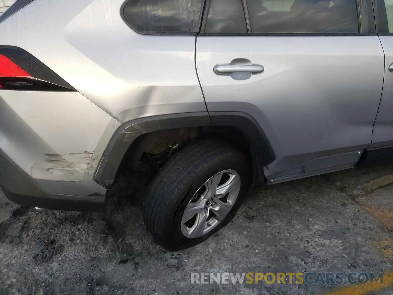 9 Photograph of a damaged car JTMW1RFV1KD027315 TOYOTA RAV4 2019