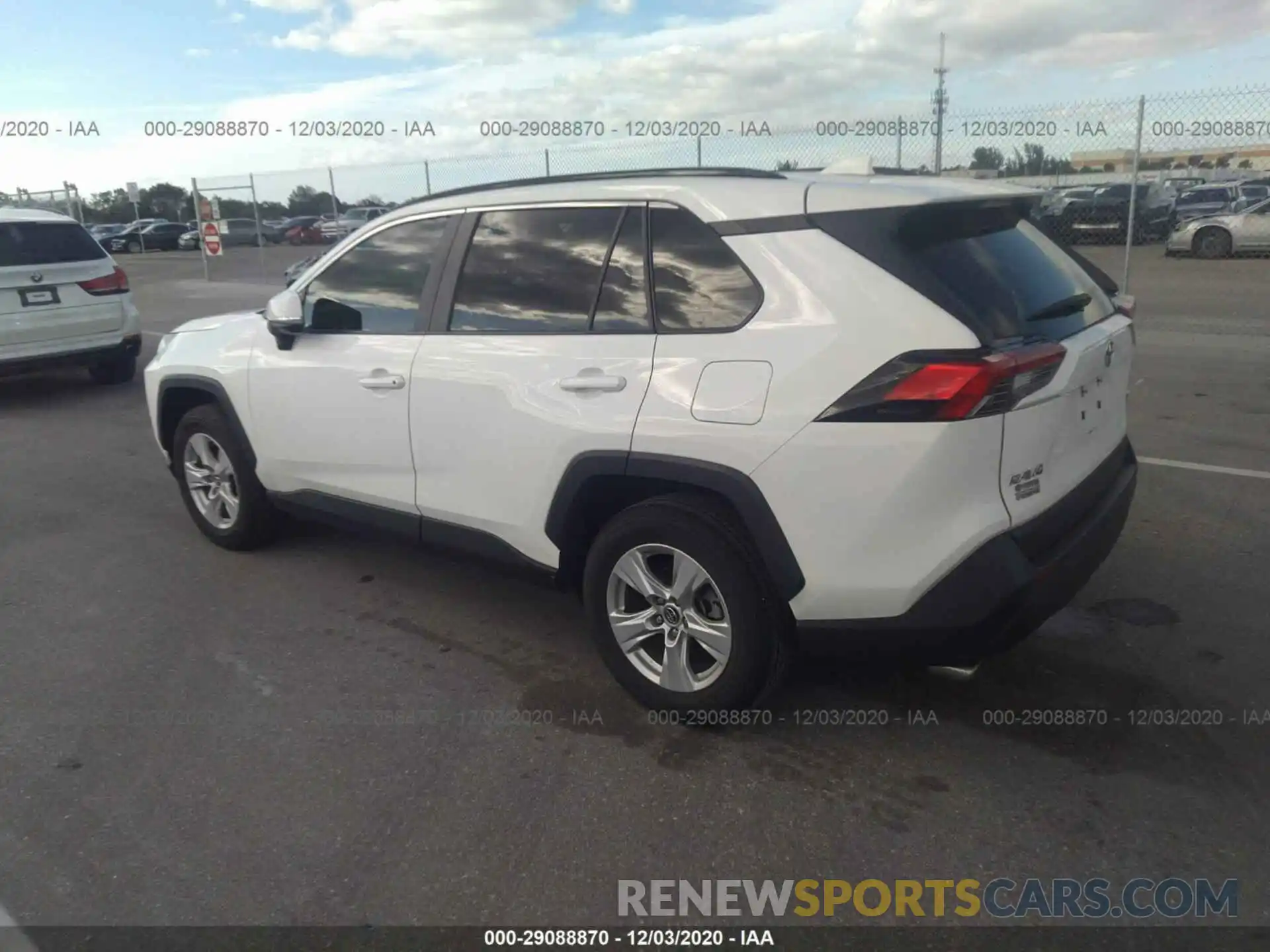 3 Фотография поврежденного автомобиля JTMW1RFV1KD502123 TOYOTA RAV4 2019