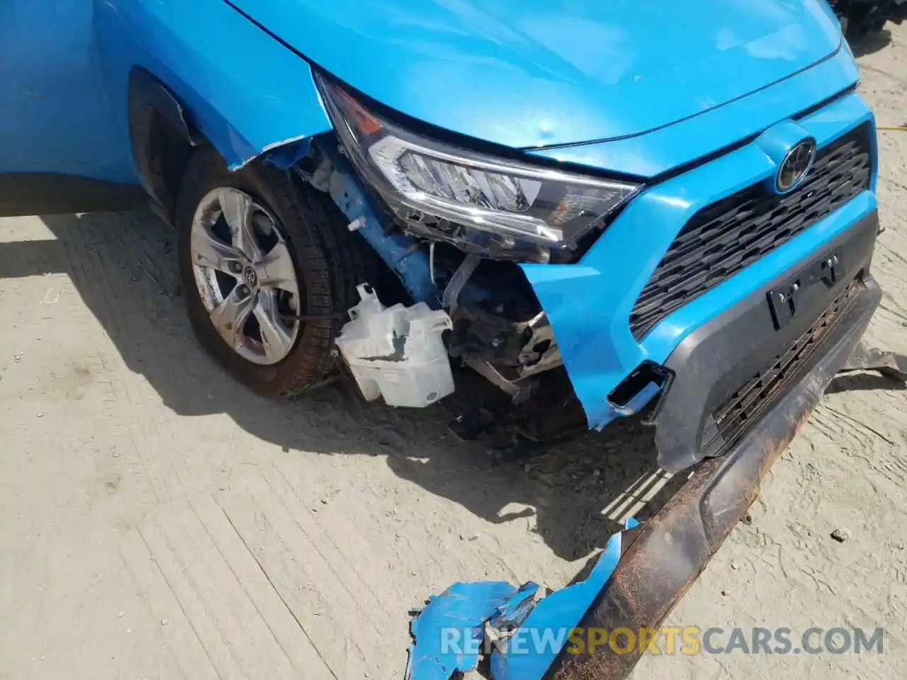 9 Photograph of a damaged car JTMW1RFV1KJ010015 TOYOTA RAV4 2019