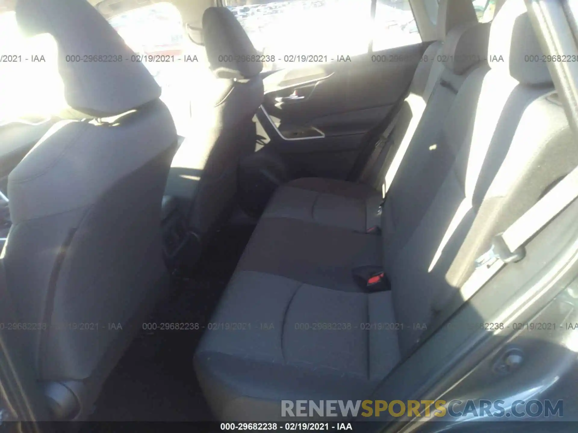 8 Фотография поврежденного автомобиля JTMW1RFV2KD027923 TOYOTA RAV4 2019