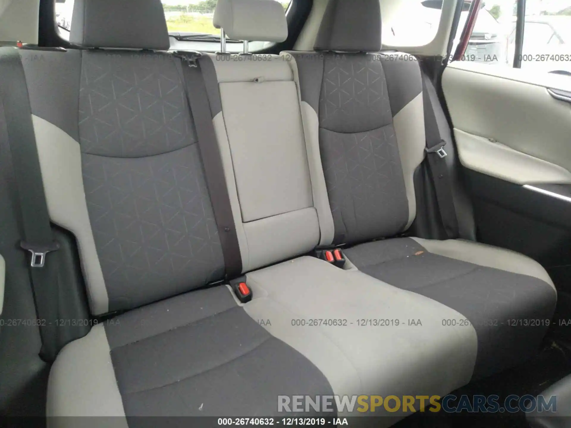 8 Фотография поврежденного автомобиля JTMW1RFV2KD503734 TOYOTA RAV4 2019