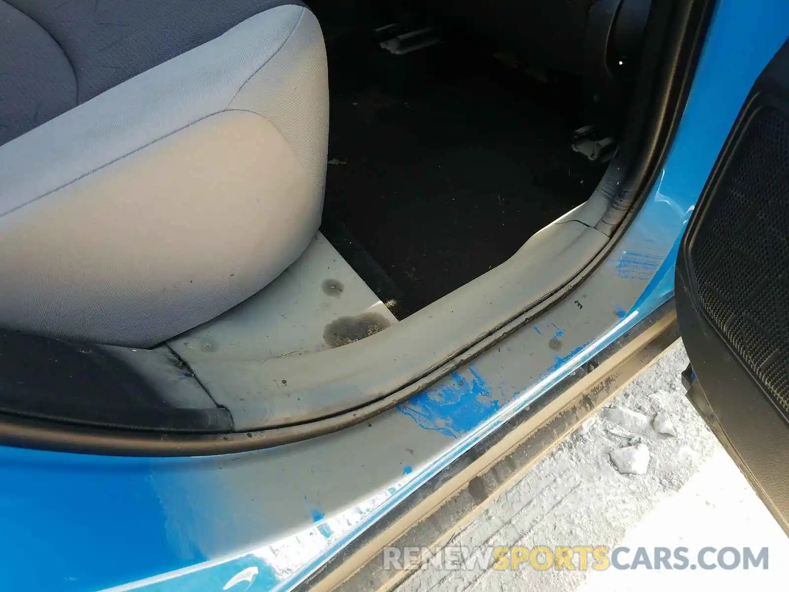 9 Photograph of a damaged car JTMW1RFV2KJ014428 TOYOTA RAV4 2019