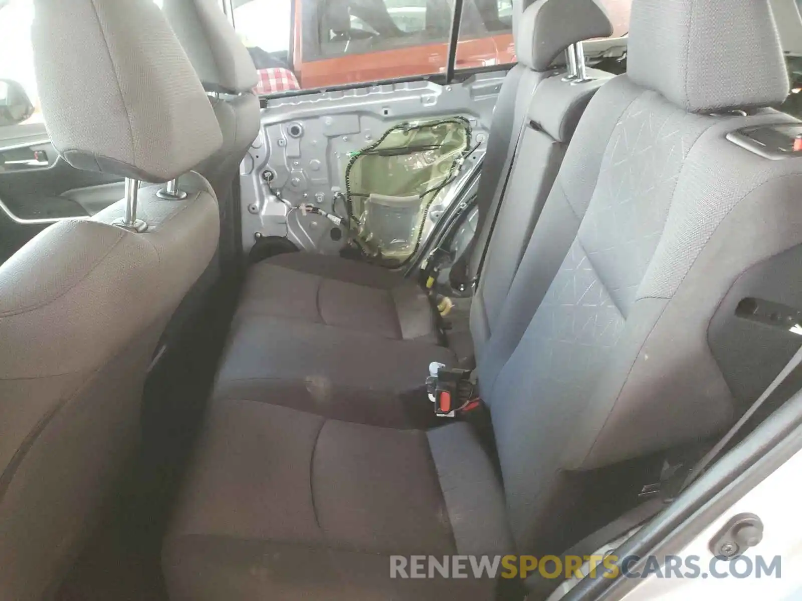 6 Photograph of a damaged car JTMW1RFV4KD020343 TOYOTA RAV4 2019