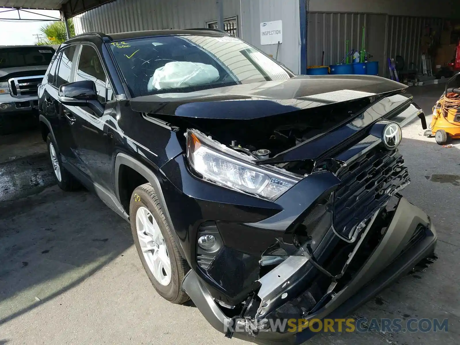 1 Photograph of a damaged car JTMW1RFV4KD504285 TOYOTA RAV4 2019