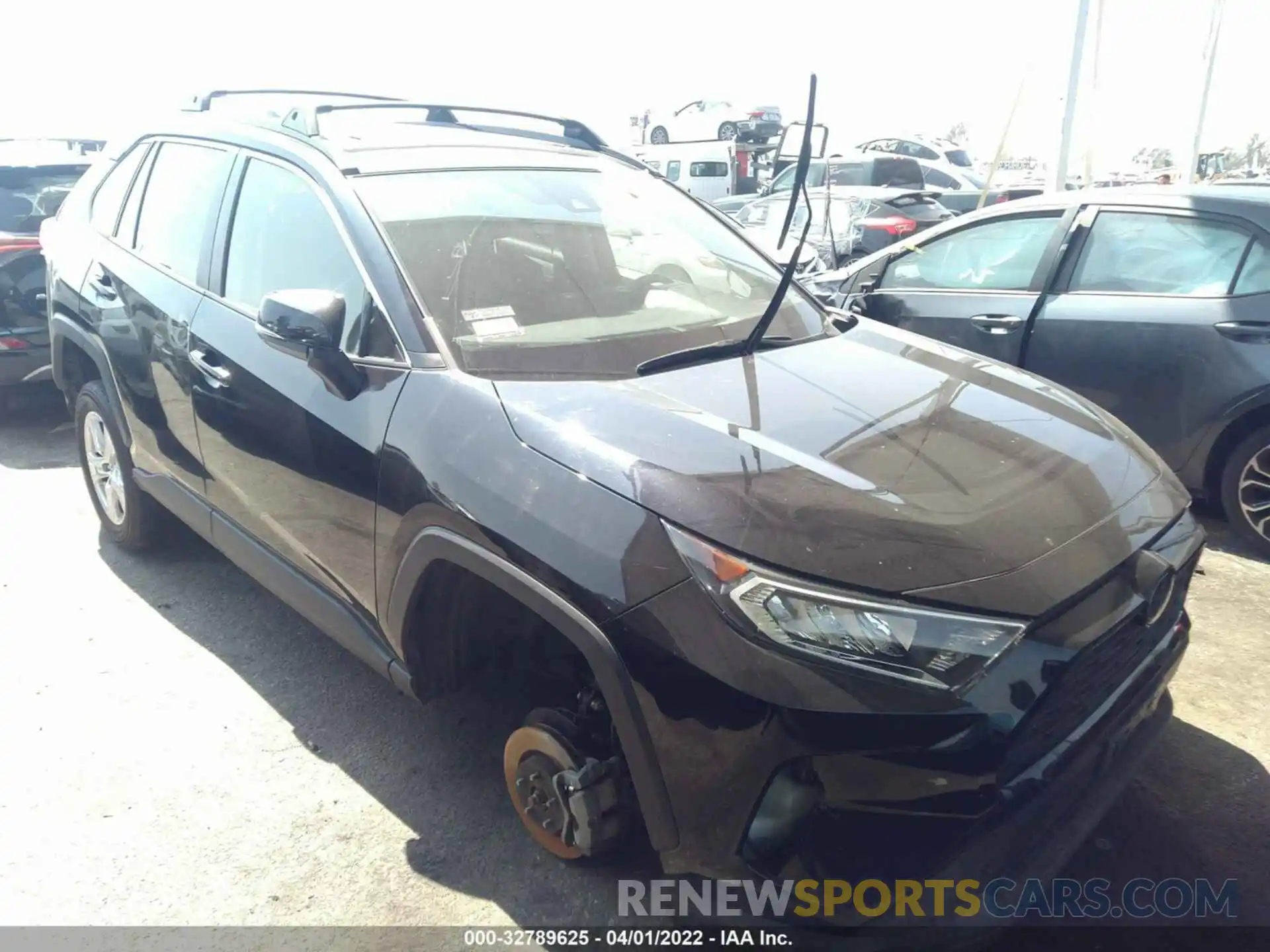 1 Photograph of a damaged car JTMW1RFV4KJ013779 TOYOTA RAV4 2019