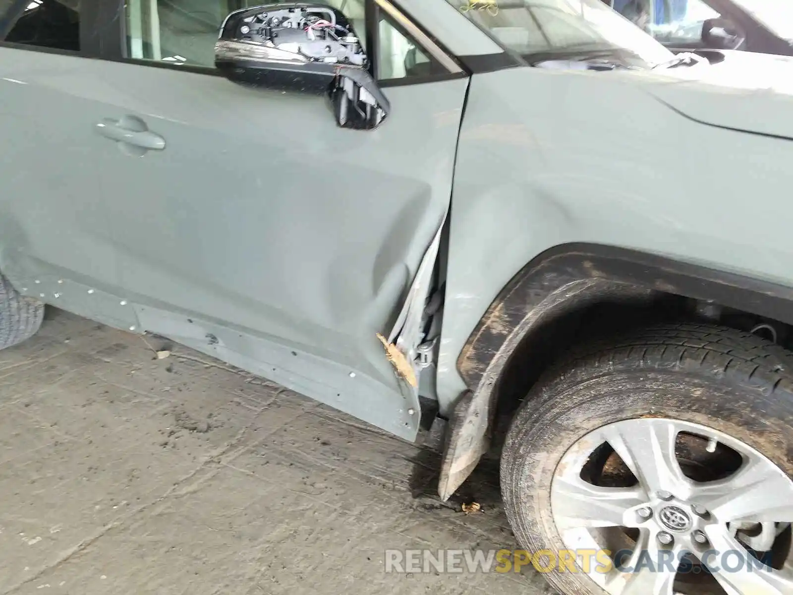 9 Photograph of a damaged car JTMW1RFV5KD013160 TOYOTA RAV4 2019