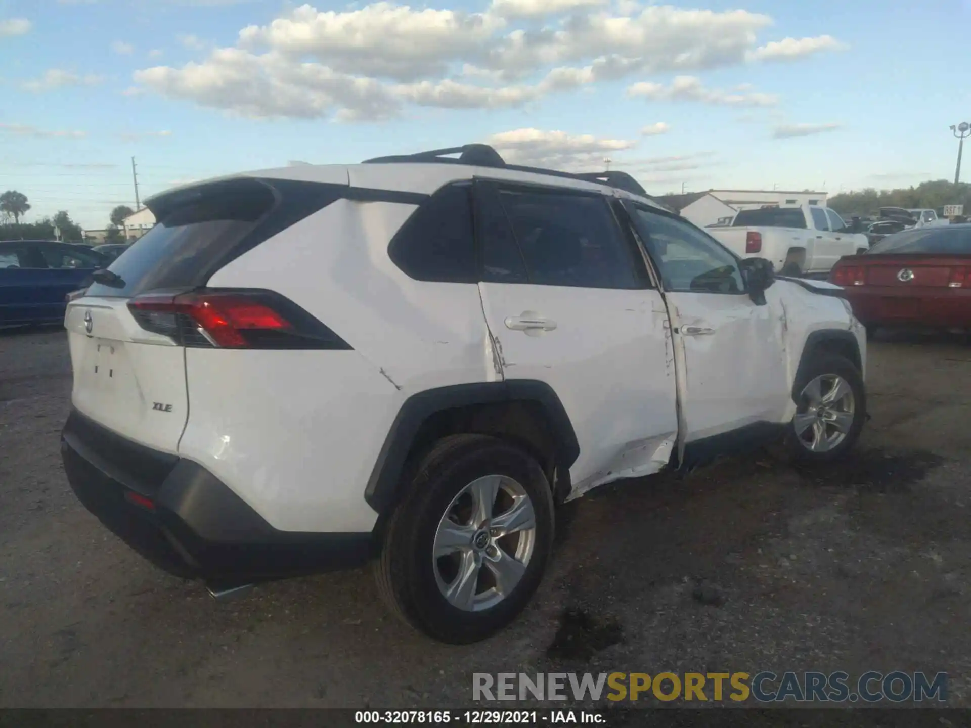 4 Photograph of a damaged car JTMW1RFV5KD029780 TOYOTA RAV4 2019