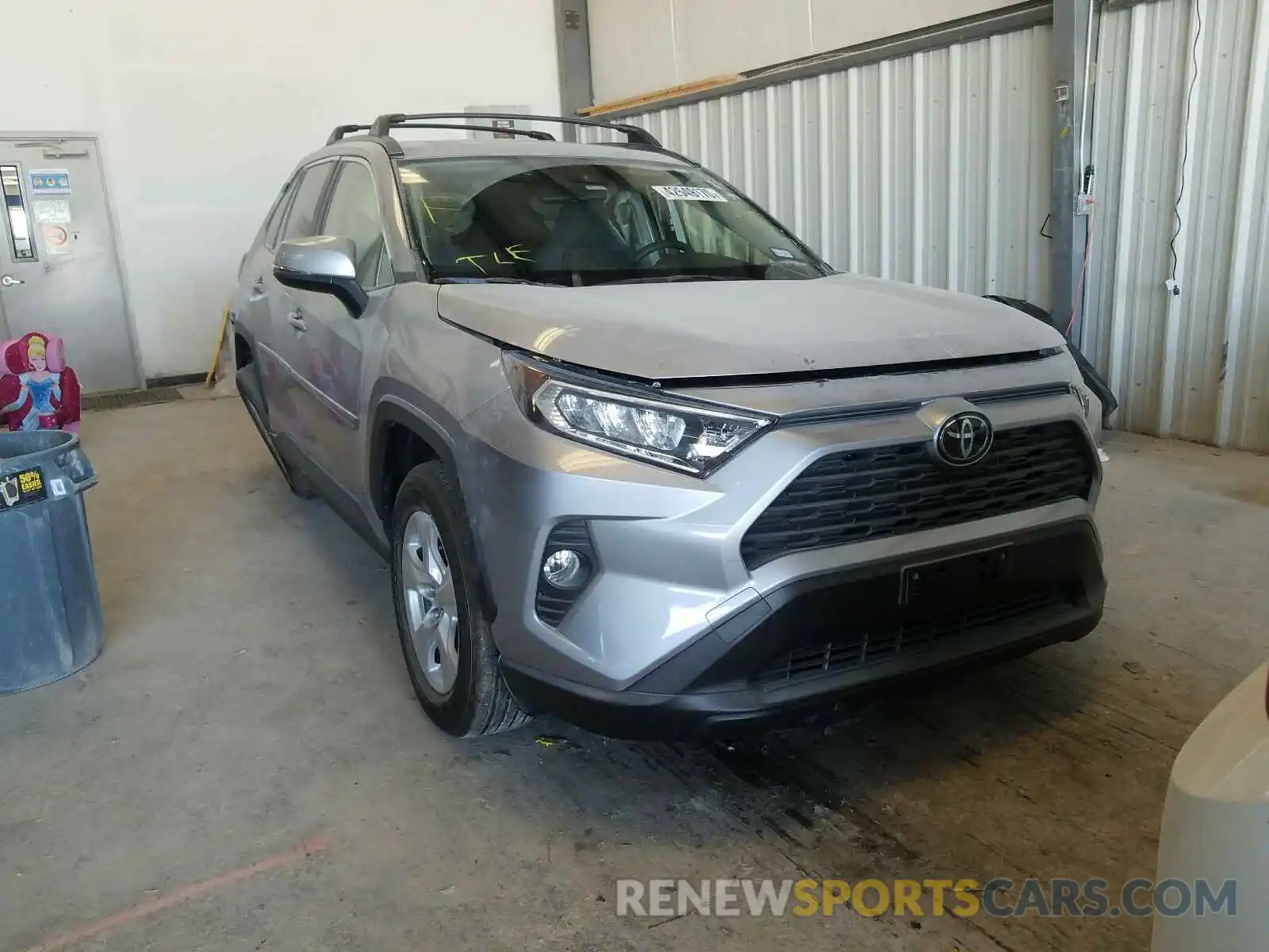 1 Фотография поврежденного автомобиля JTMW1RFV5KD503999 TOYOTA RAV4 2019