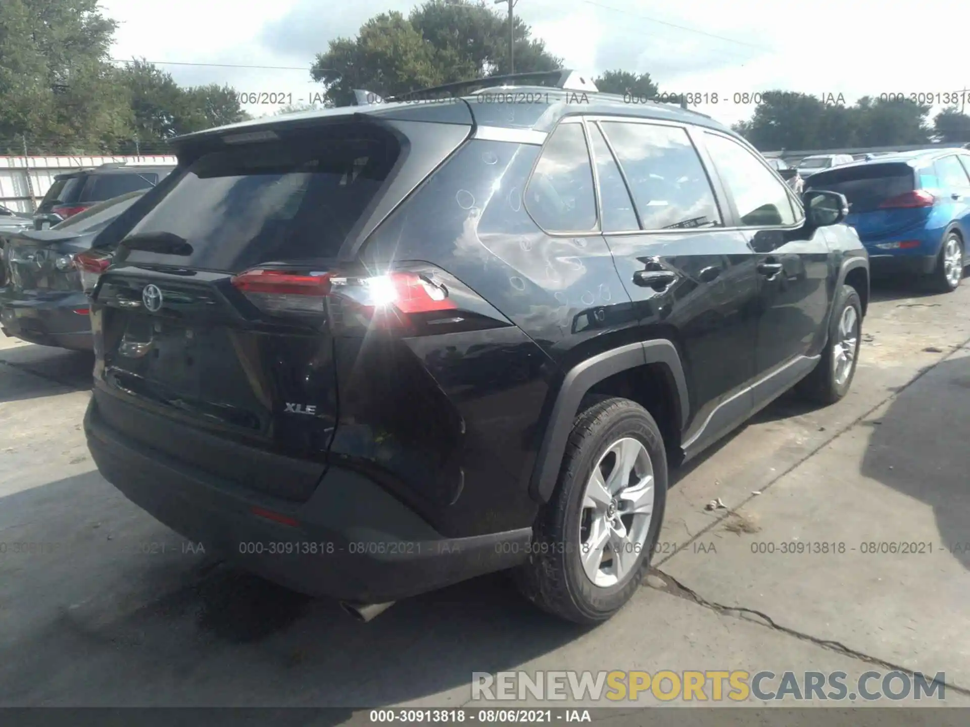 4 Photograph of a damaged car JTMW1RFV5KD512282 TOYOTA RAV4 2019