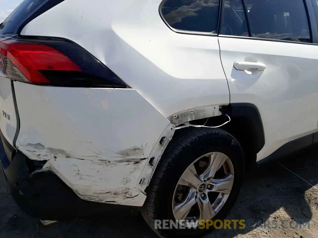 9 Photograph of a damaged car JTMW1RFV6KD030128 TOYOTA RAV4 2019