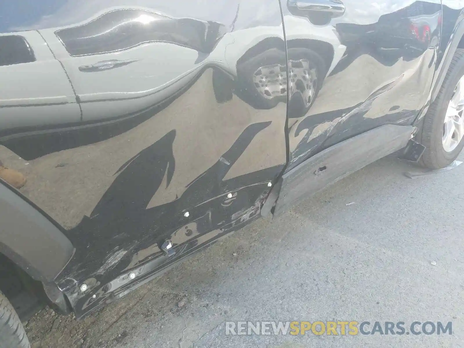 9 Photograph of a damaged car JTMW1RFV7KD021647 TOYOTA RAV4 2019