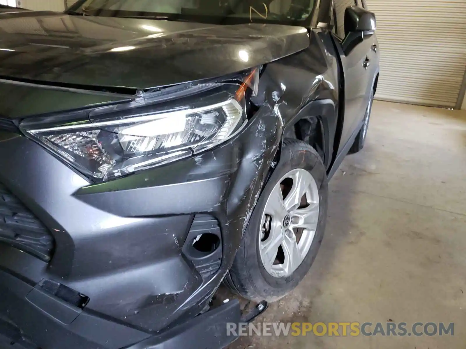 9 Photograph of a damaged car JTMW1RFV7KD037928 TOYOTA RAV4 2019