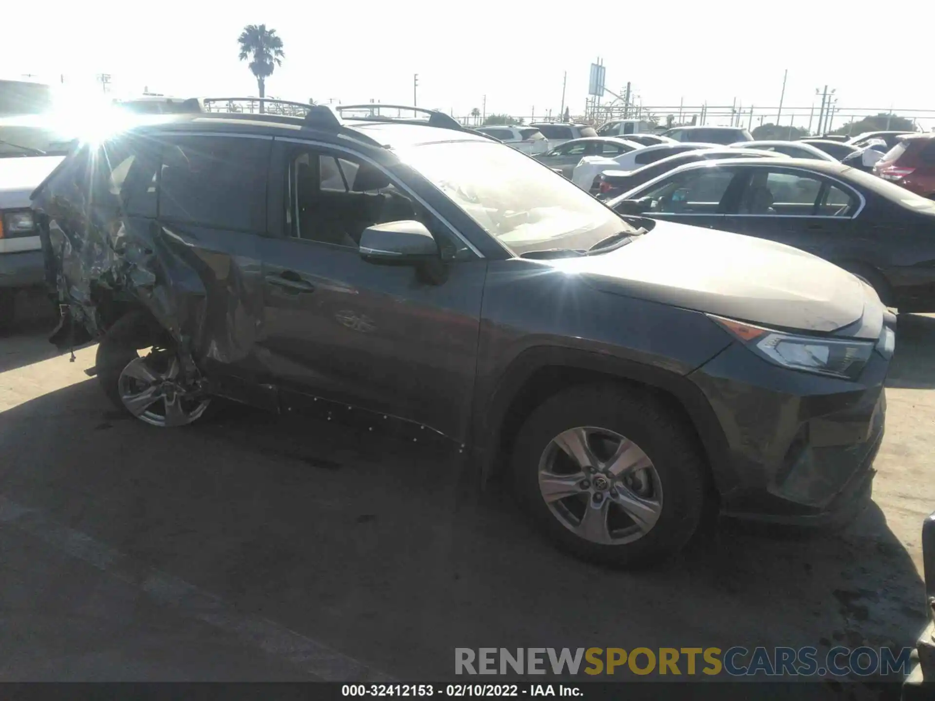 1 Photograph of a damaged car JTMW1RFV7KJ016871 TOYOTA RAV4 2019