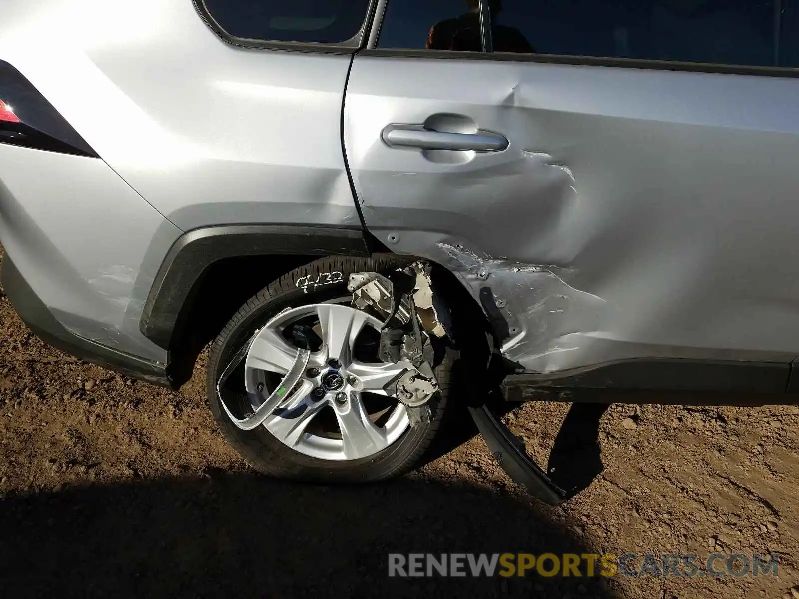 9 Photograph of a damaged car JTMW1RFV8KD013587 TOYOTA RAV4 2019