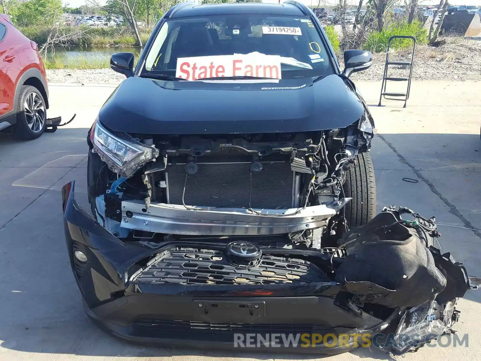 9 Photograph of a damaged car JTMW1RFV8KD013816 TOYOTA RAV4 2019