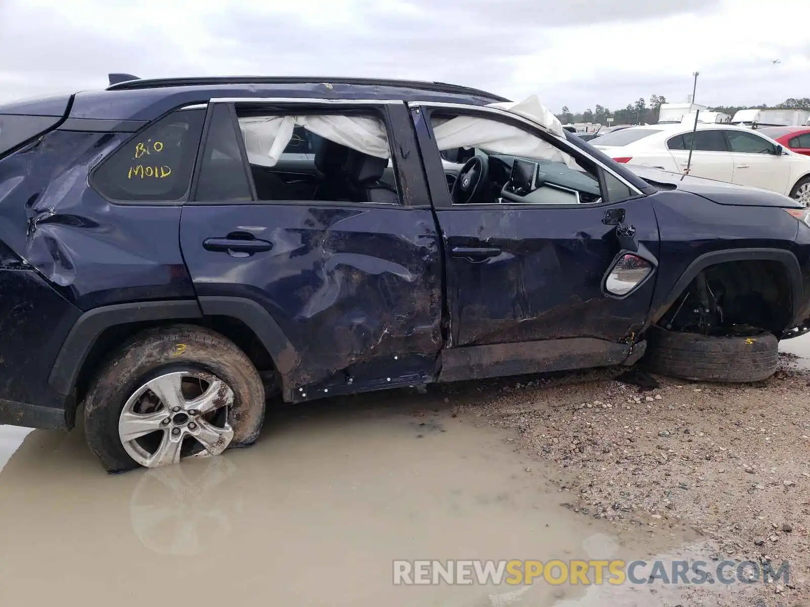 9 Photograph of a damaged car JTMW1RFV8KD024847 TOYOTA RAV4 2019