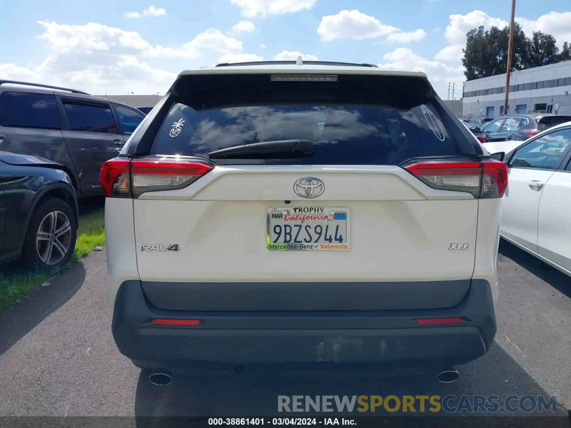 17 Photograph of a damaged car JTMW1RFV8KD509487 TOYOTA RAV4 2019