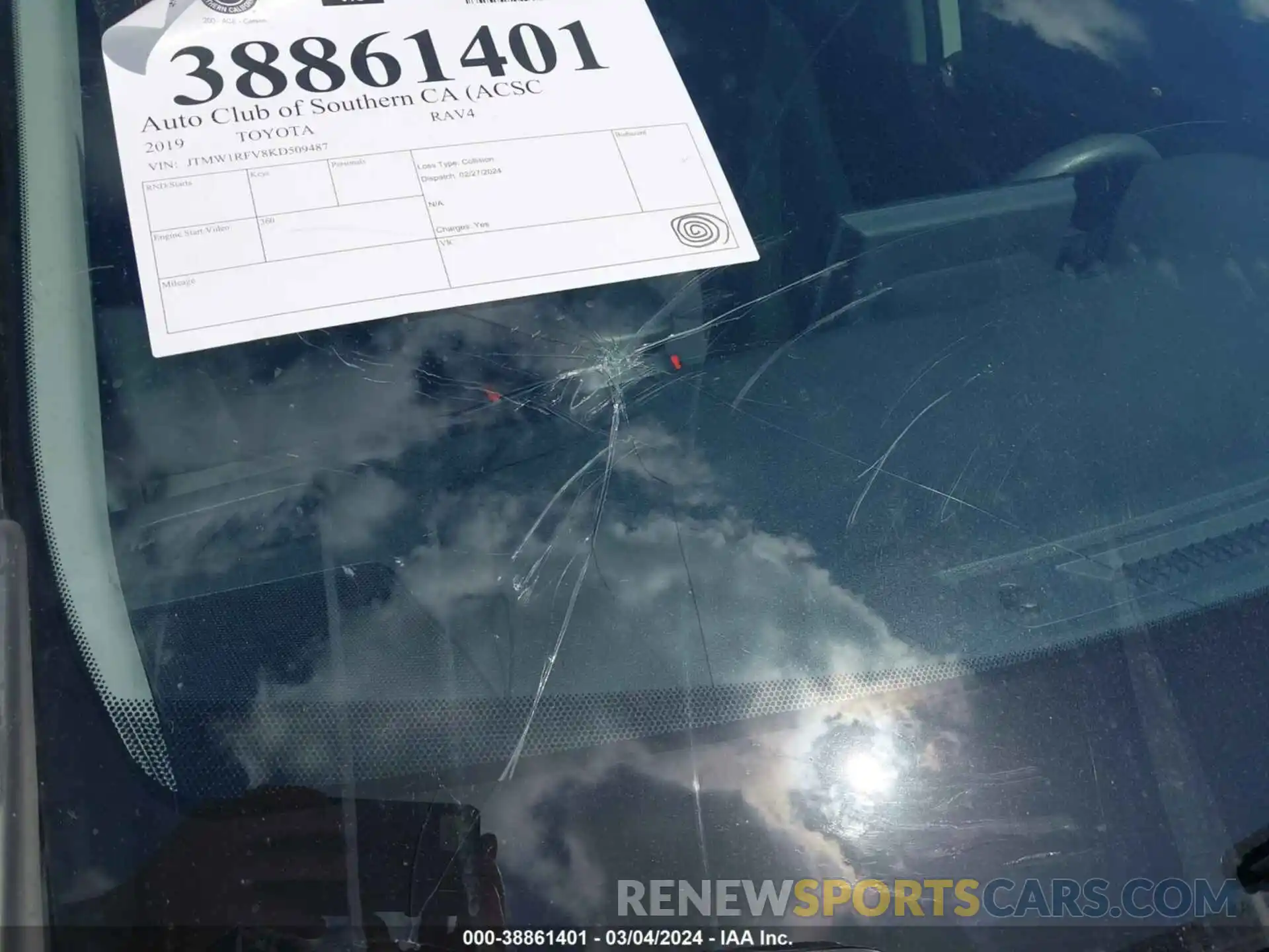 18 Photograph of a damaged car JTMW1RFV8KD509487 TOYOTA RAV4 2019