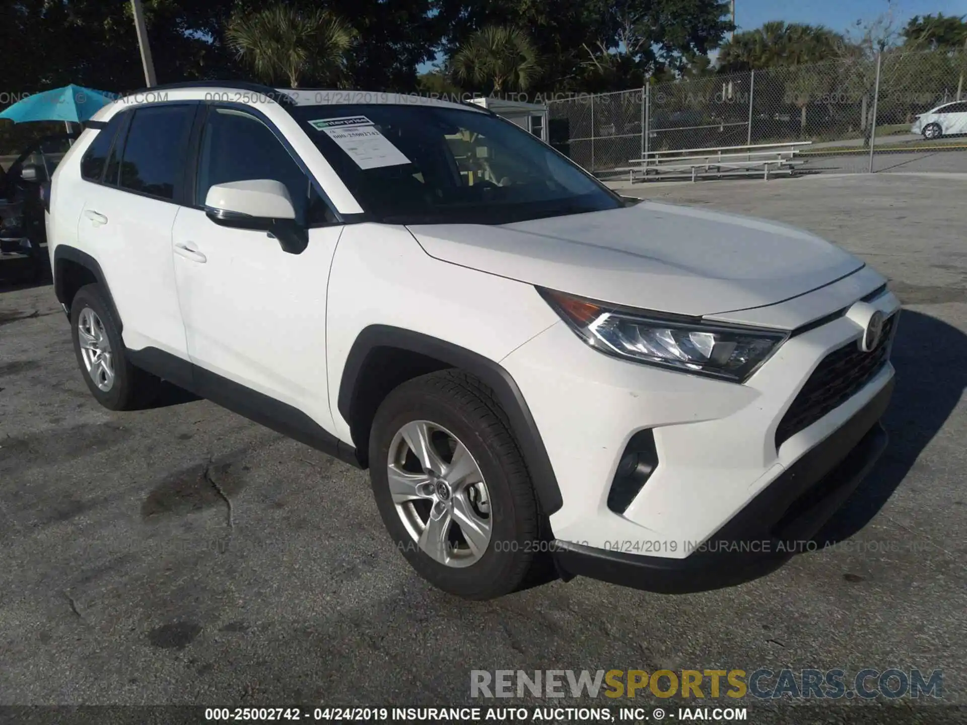 1 Photograph of a damaged car JTMW1RFV9KD011332 TOYOTA RAV4 2019