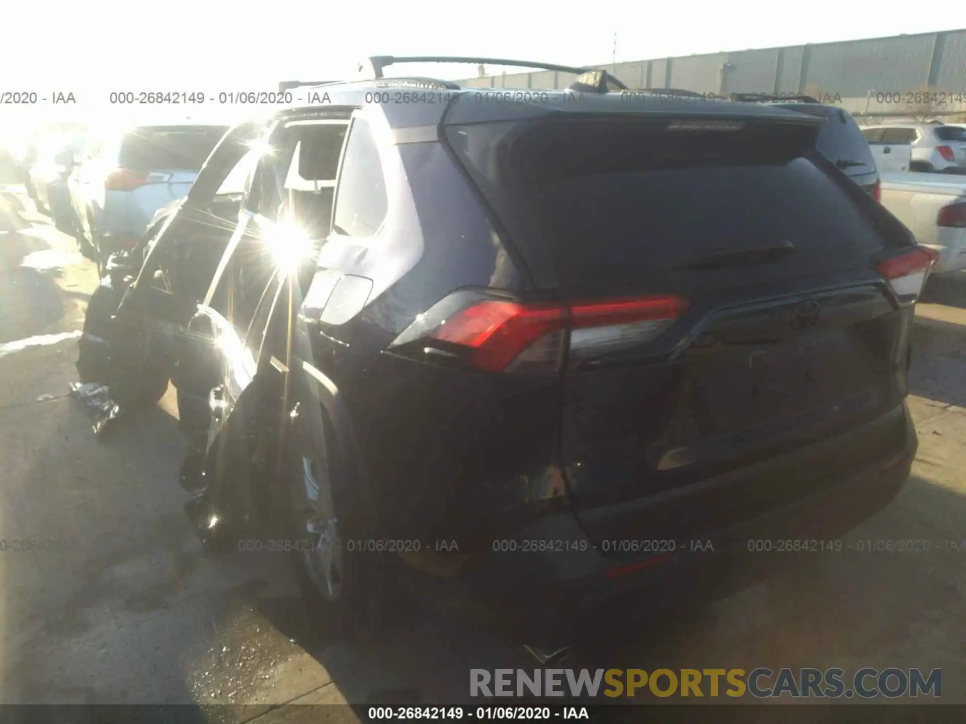 3 Фотография поврежденного автомобиля JTMW1RFV9KJ003250 TOYOTA RAV4 2019