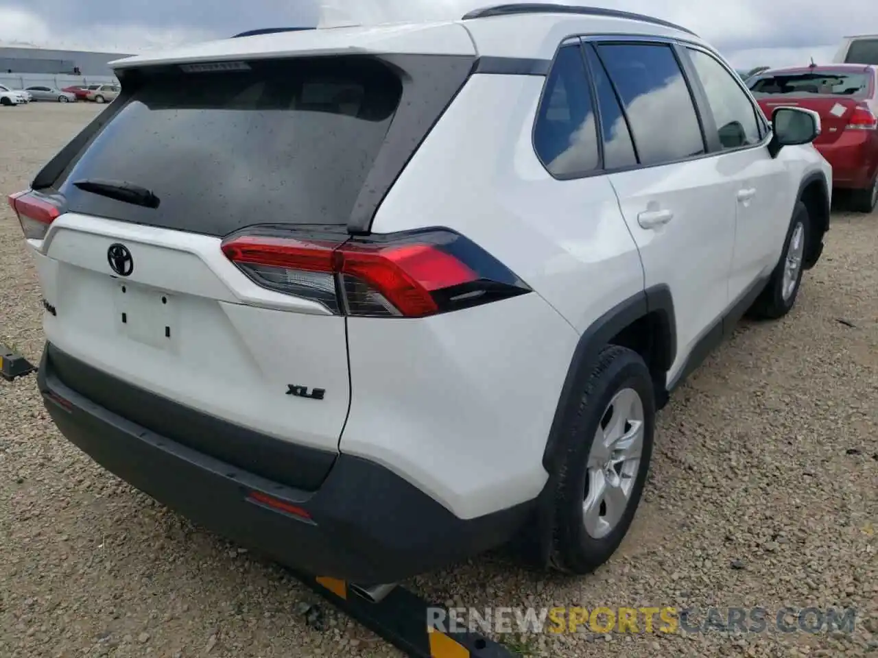 4 Photograph of a damaged car JTMW1RFV9KJ008240 TOYOTA RAV4 2019