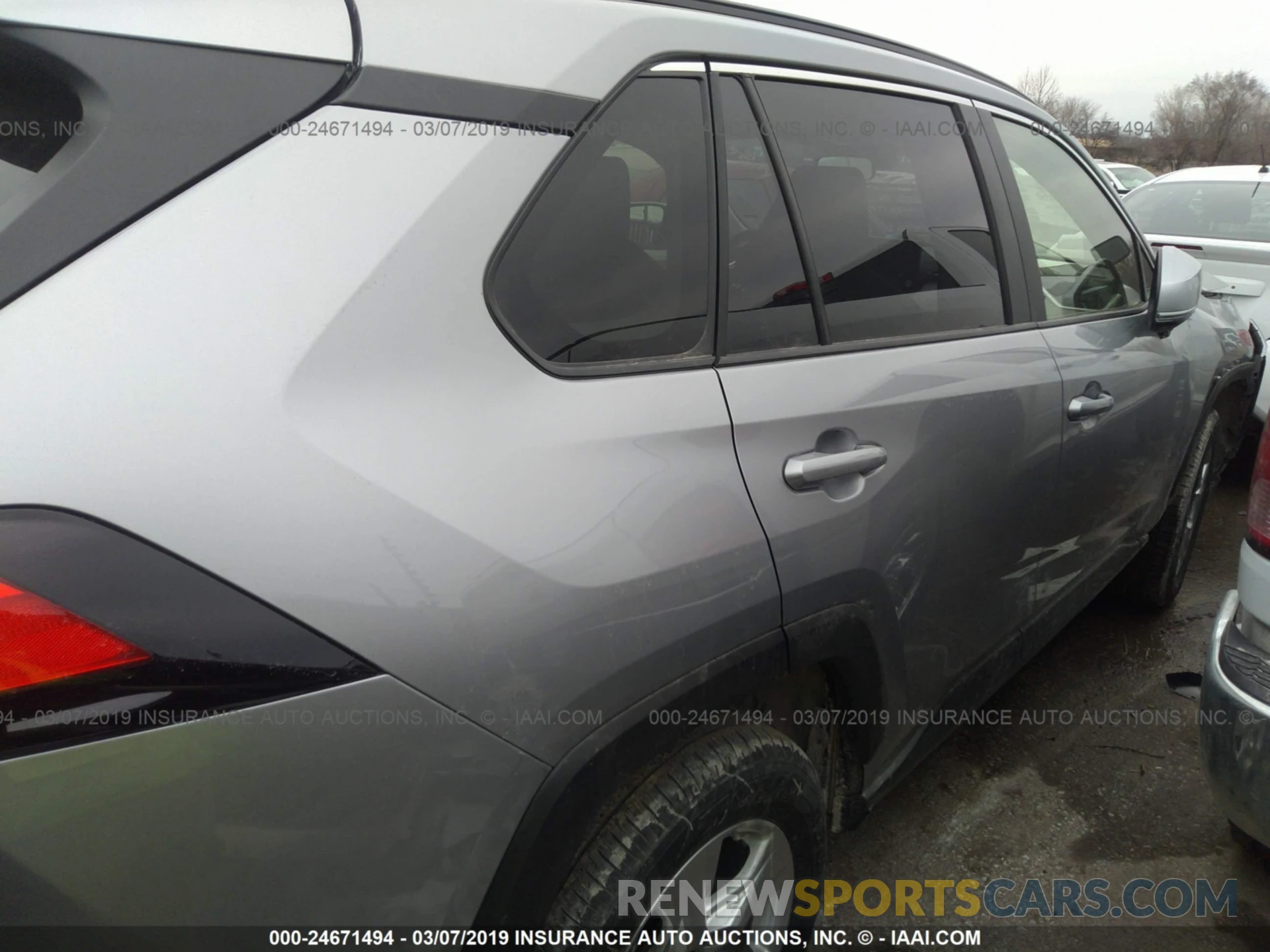 4 Фотография поврежденного автомобиля JTMW1RFVXKD003689 TOYOTA RAV4 2019