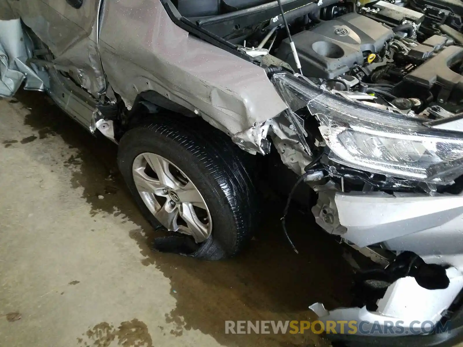 9 Photograph of a damaged car JTMW1RFVXKD013817 TOYOTA RAV4 2019