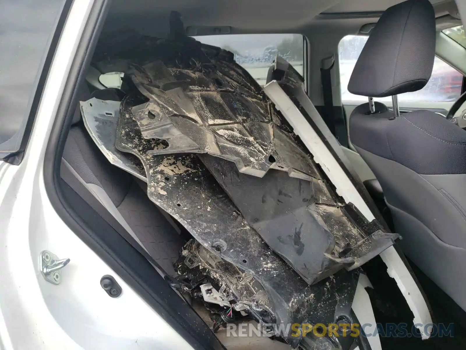 6 Photograph of a damaged car JTMW1RFVXKD038118 TOYOTA RAV4 2019