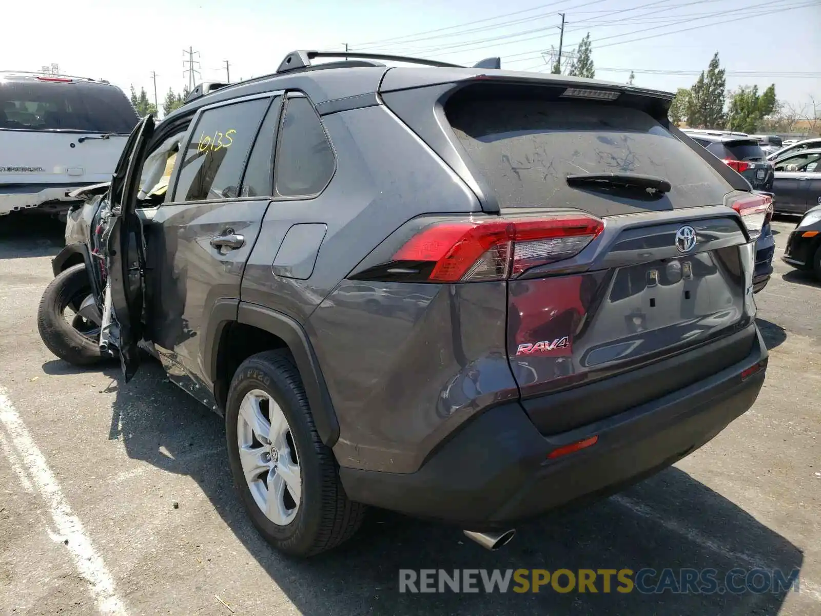 3 Фотография поврежденного автомобиля JTMW1RFVXKD040676 TOYOTA RAV4 2019