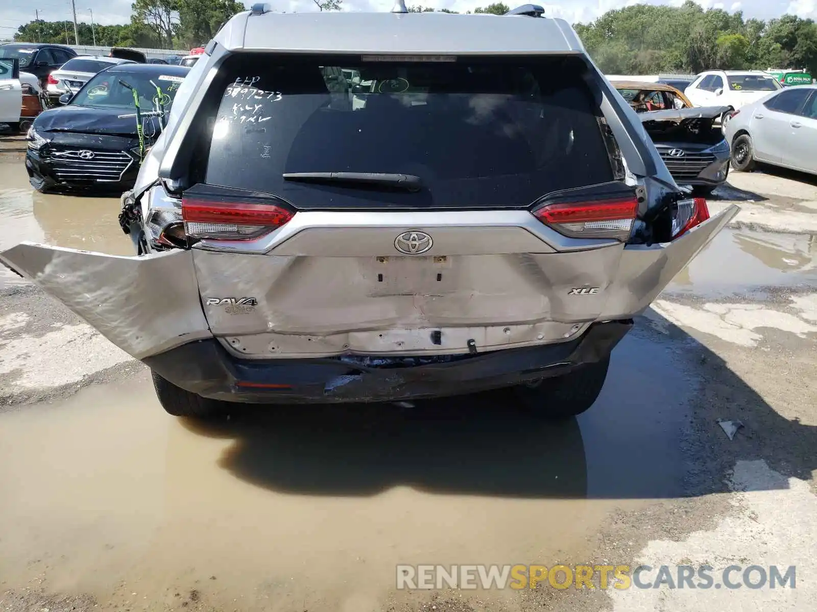 9 Photograph of a damaged car JTMW1RFVXKD511287 TOYOTA RAV4 2019