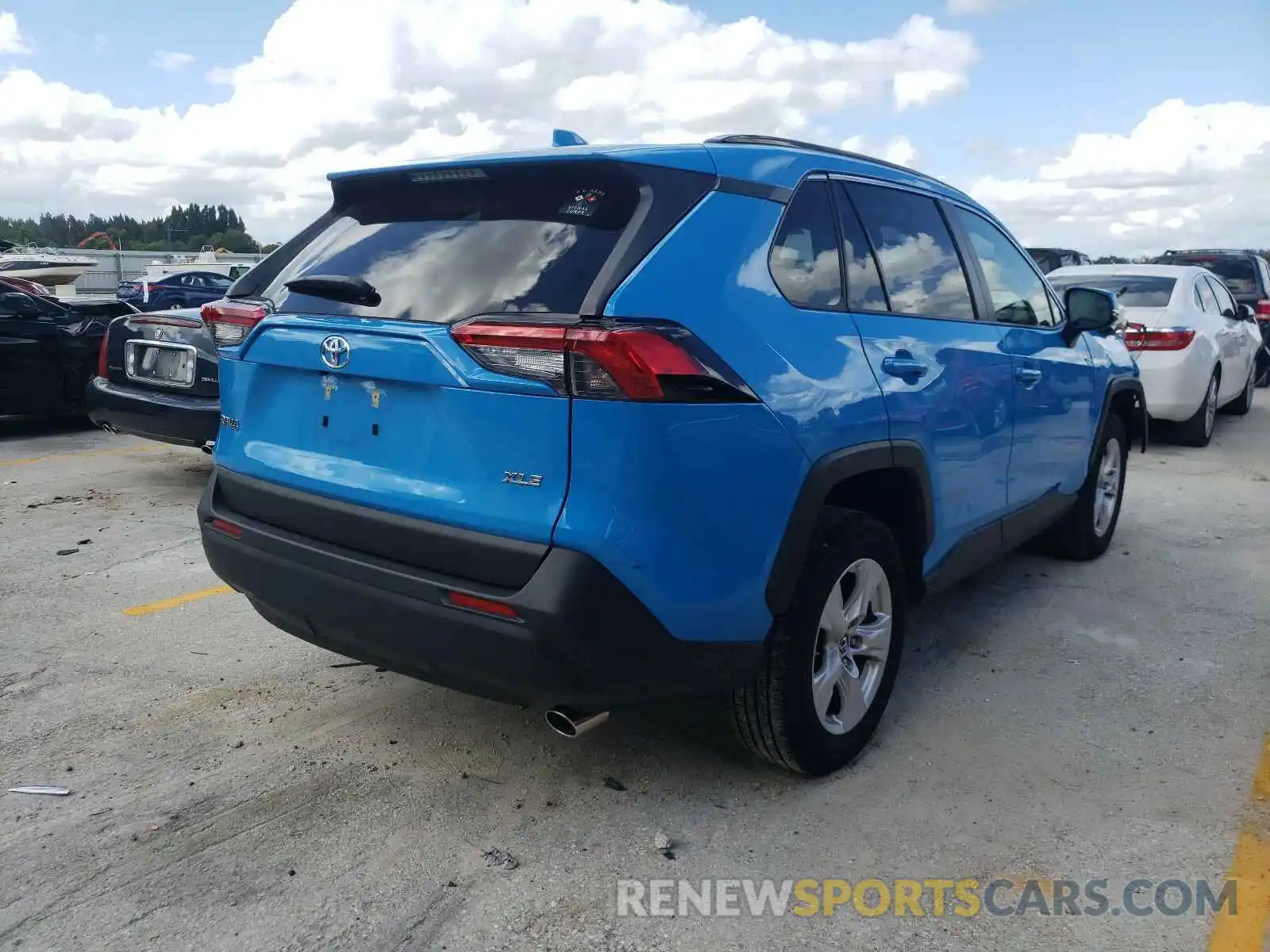 4 Photograph of a damaged car JTMW1RFVXKJ001927 TOYOTA RAV4 2019