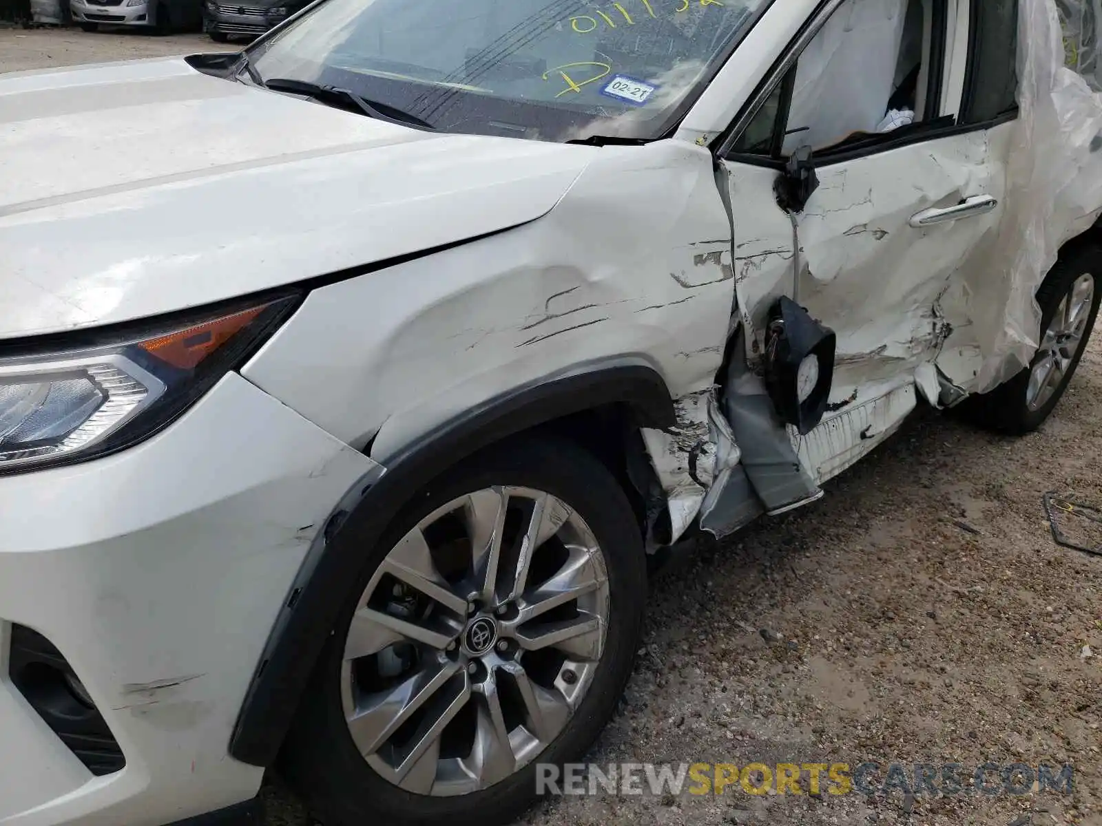 9 Photograph of a damaged car JTMY1RFV0KD011132 TOYOTA RAV4 2019