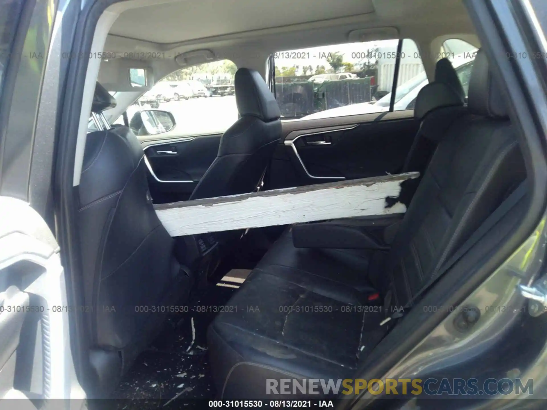 8 Photograph of a damaged car JTMY1RFV4KD500889 TOYOTA RAV4 2019