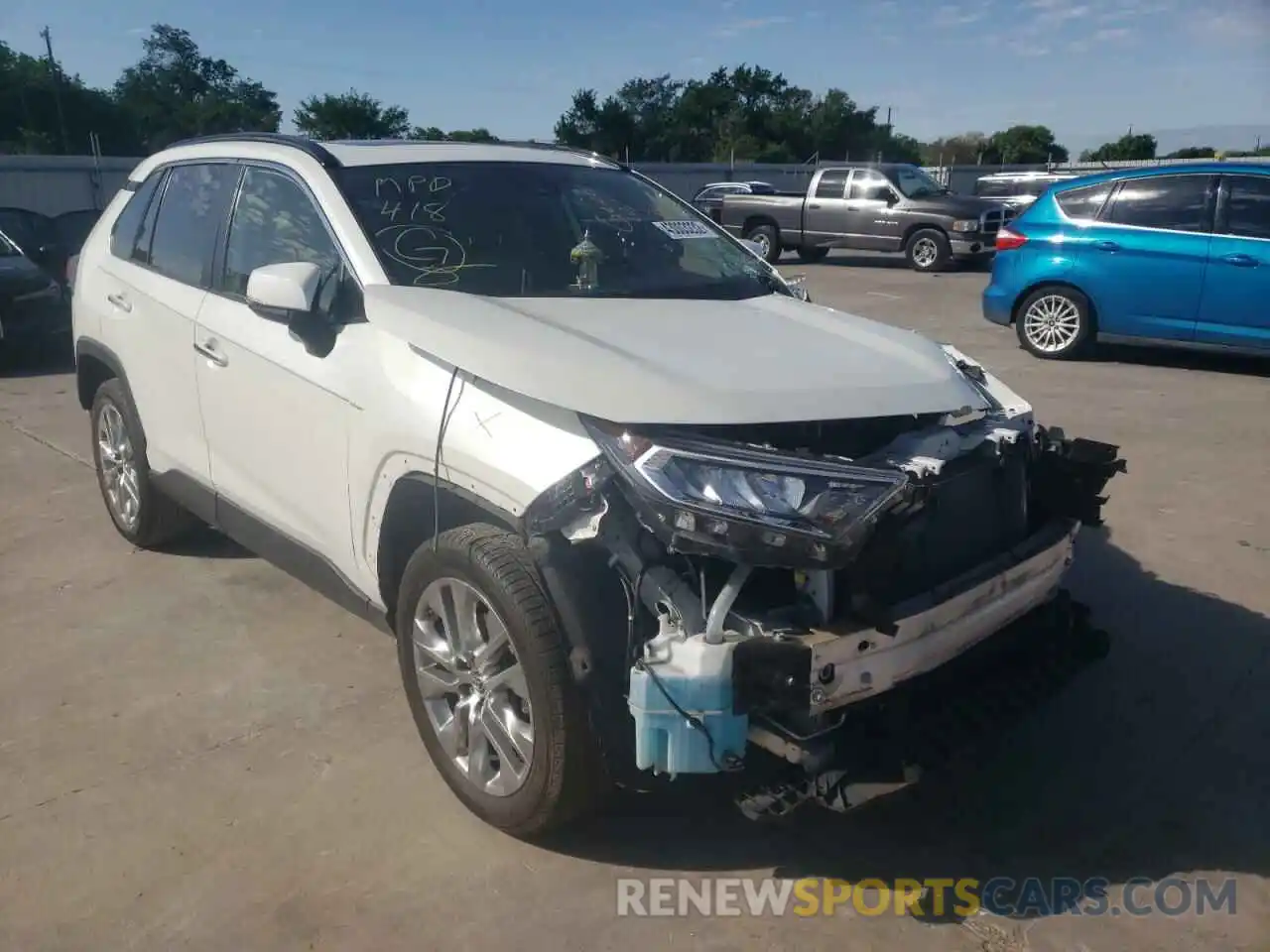 1 Photograph of a damaged car JTMY1RFV5KD019792 TOYOTA RAV4 2019